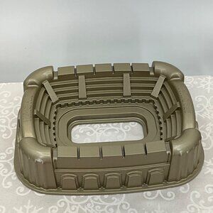 Nordic Ware Stadium-Shaped Cake Pan 9-Cup‎ Capacity